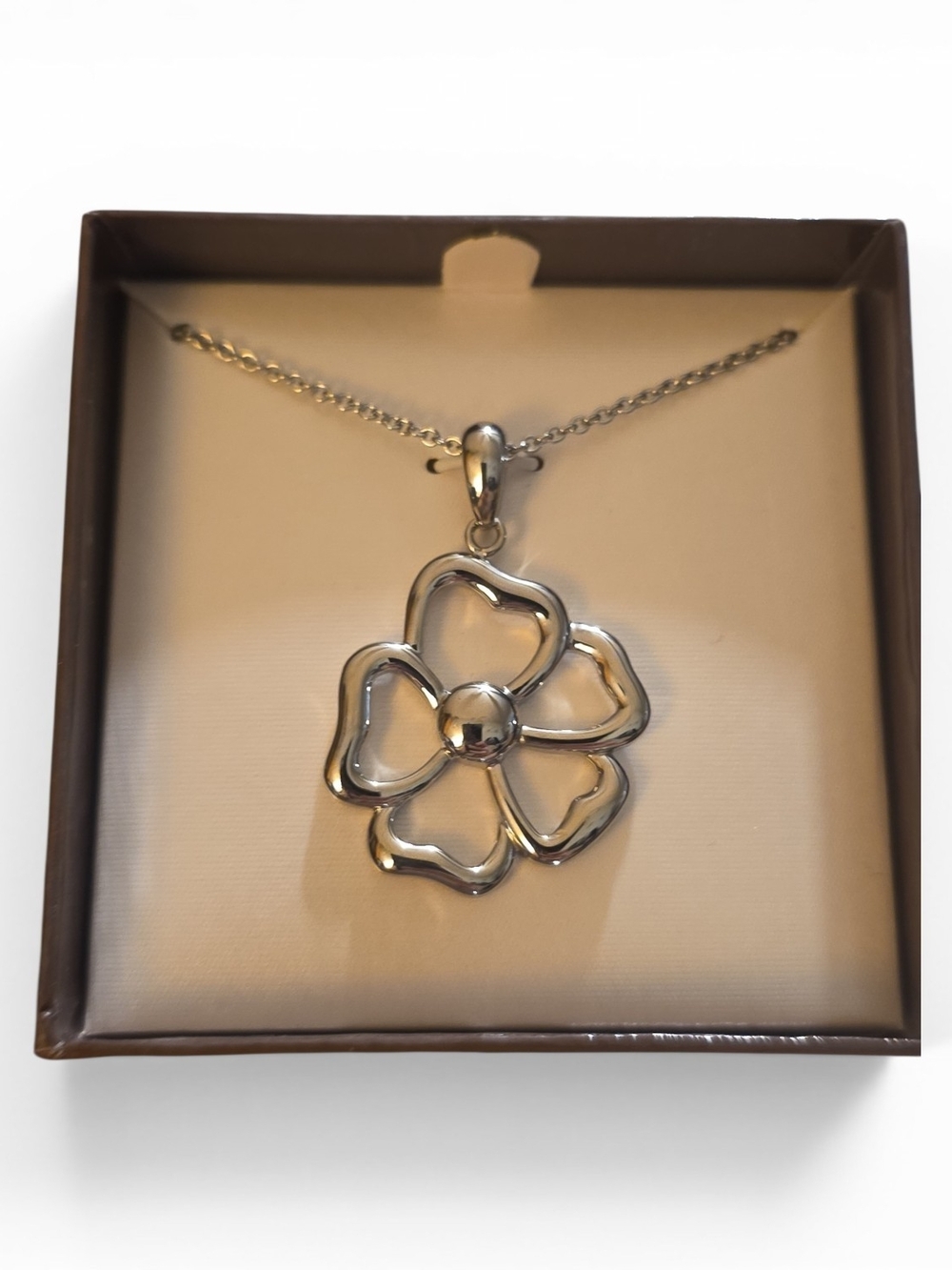 Openwork Silver Flower Pendant Necklace